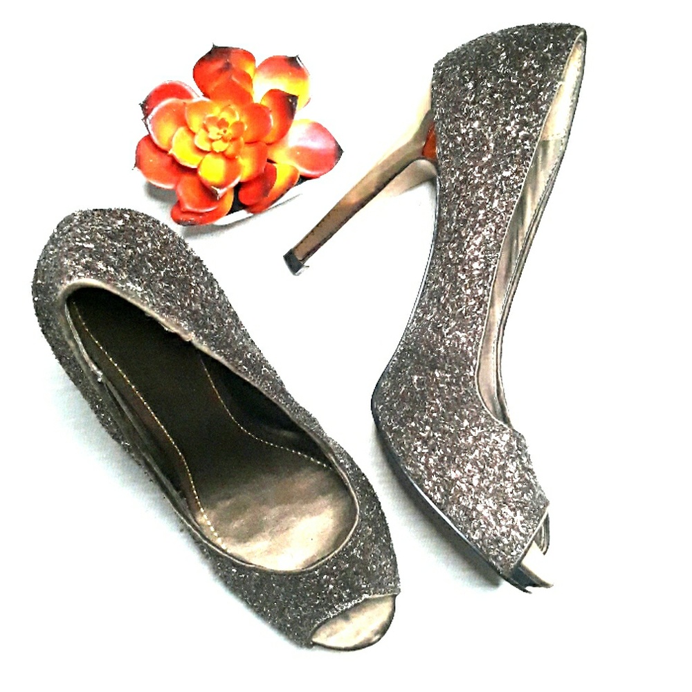 Nine West Gold Glitter Peep Toe 6.5
